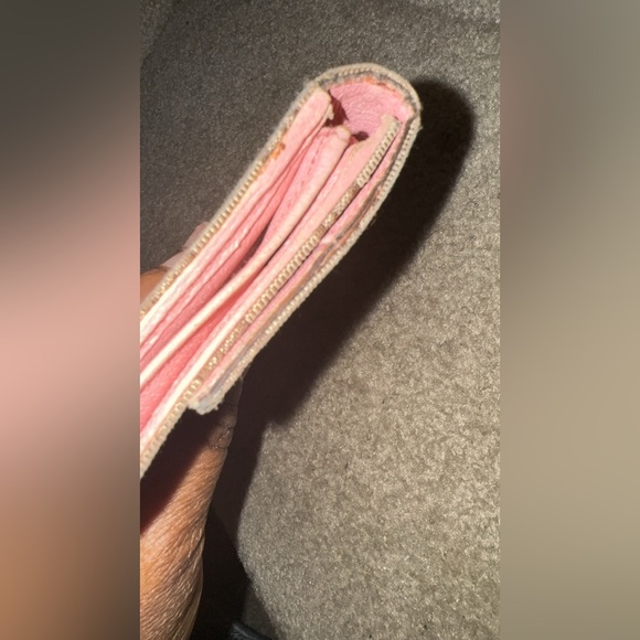 Authentic Gucci Wallet with Pink interior - Picture 7 of 7